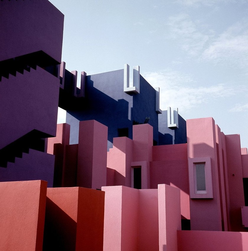 Bên trong La Muralla Roja, có một mê cung của các phòng với kích thước khác nhau. (Ảnh: Archdaily)